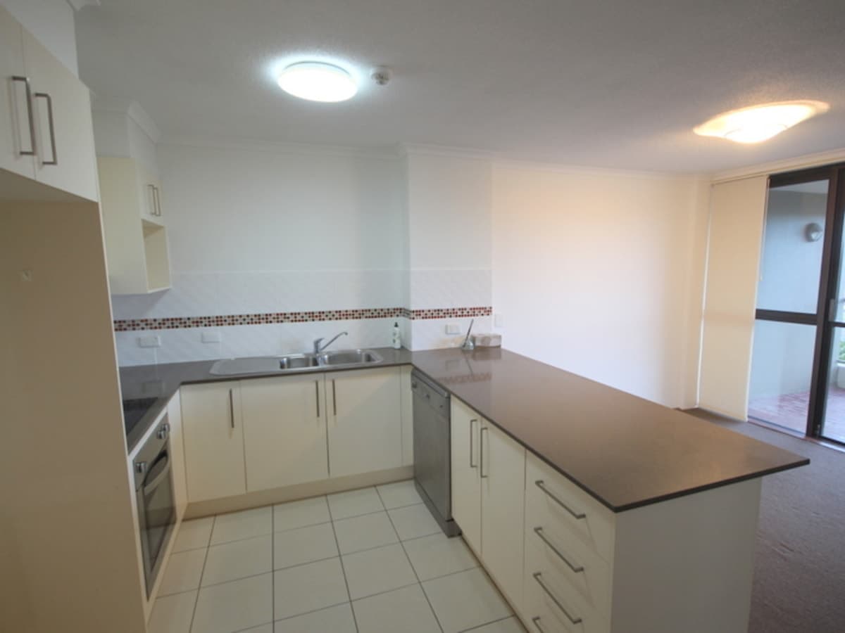 114 Marine Pde, Southport, Southport - Thumbnail 3