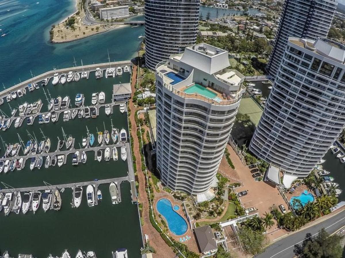 Oatland Esplanade, Runaway Bay, Runaway Bay - Thumbnail 2