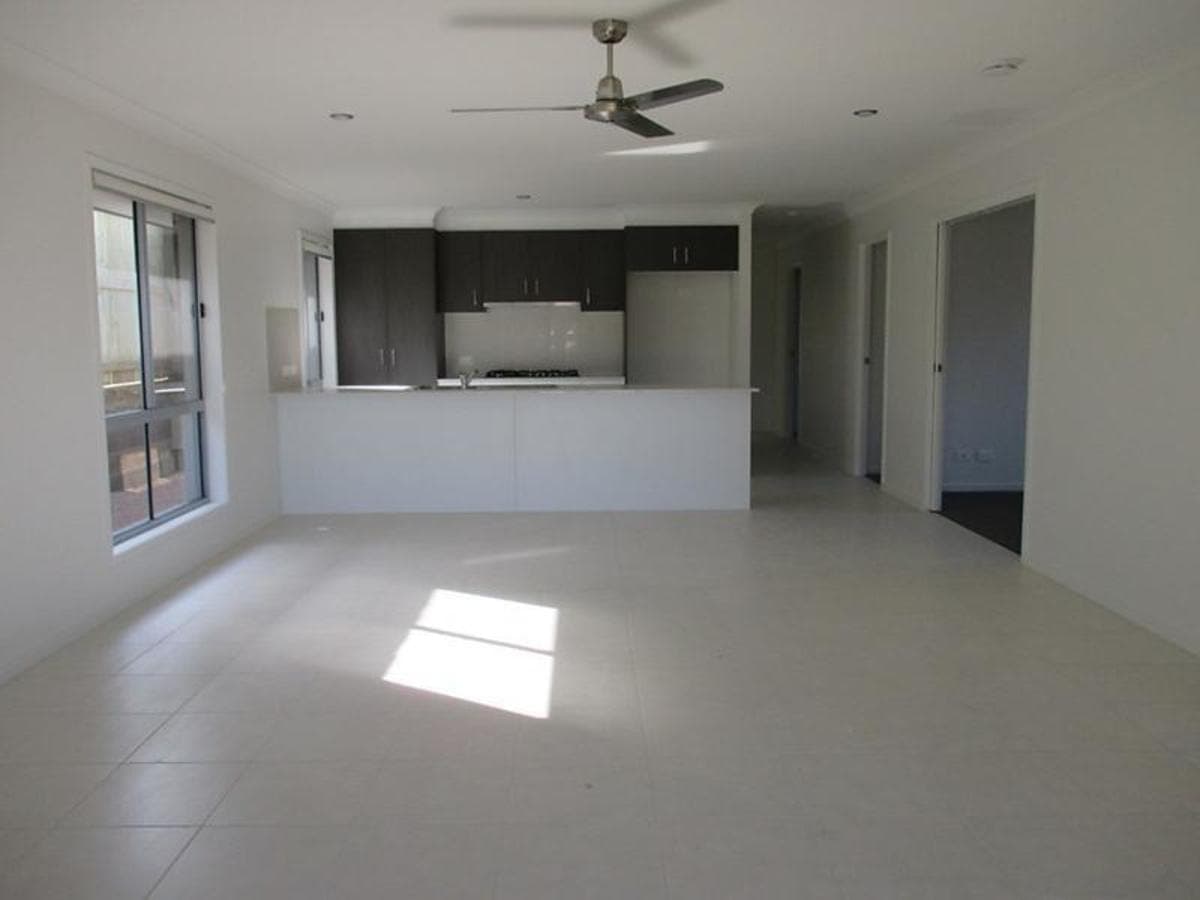 Gressswell Cres, Upper Coomera, Upper Coomera - Thumbnail 2