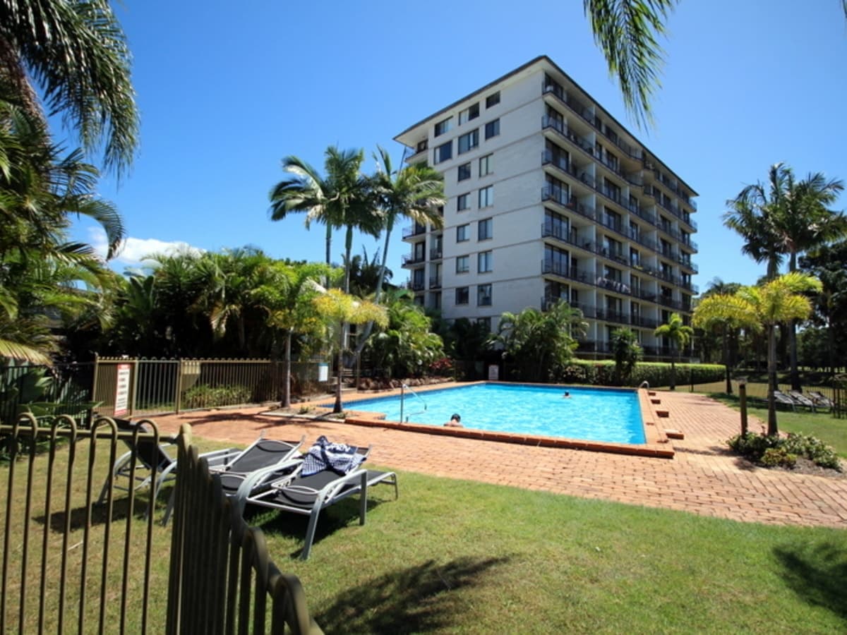 Fairway Dr, Clear Island Waters, Clear Island Waters - Thumbnail 2
