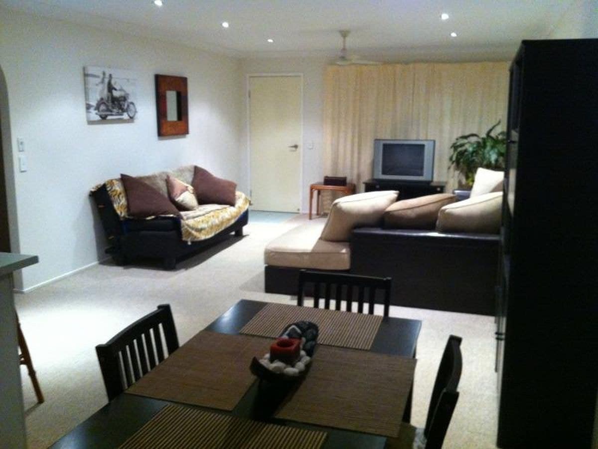 128 Benowa Rd, Southport, Southport - Thumbnail 4