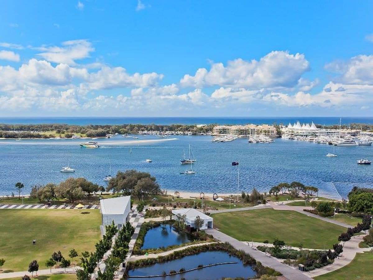 1201 / 50 Marine Parade, Southport, Southport - Thumbnail 2