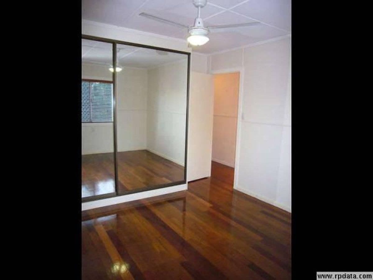 38 Allan St, Southport, Southport - Thumbnail 3
