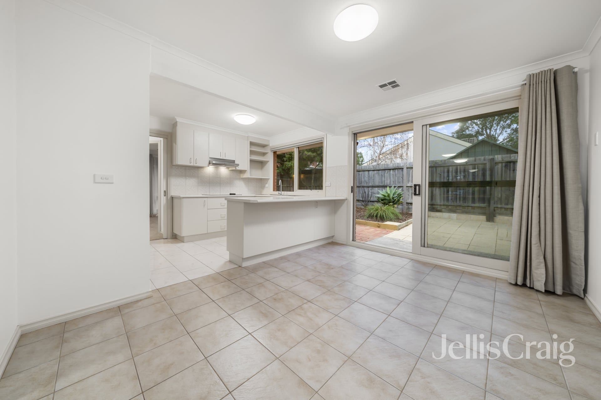 7 Oploo Court, Dingley Village, Dingley Village - Thumbnail 4