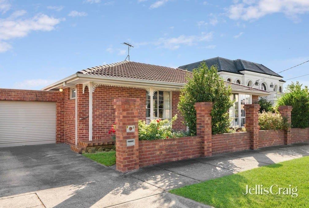 9A Ian Grove, Mount Waverley, Mount Waverley - Thumbnail 2