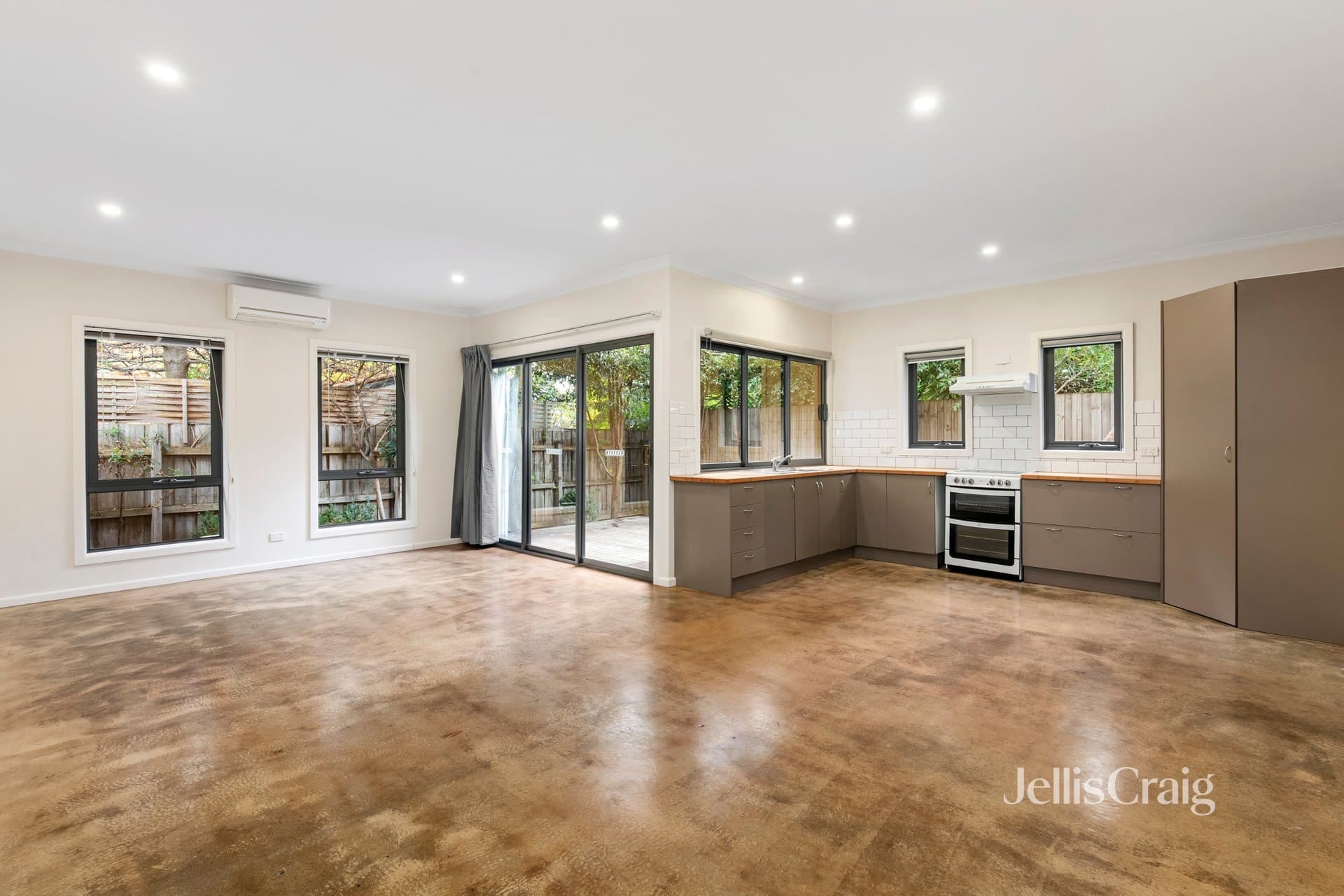 10A Burns Grove, Kingsbury, Kingsbury - Thumbnail 3