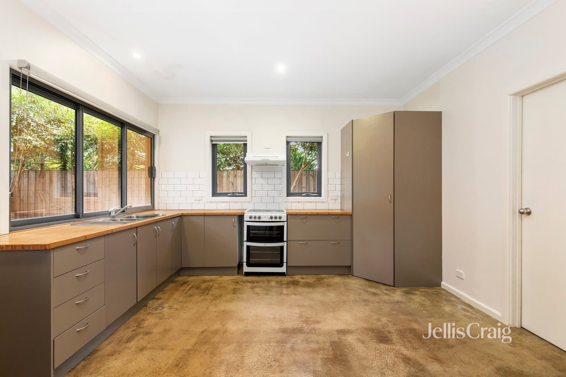 10A Burns Grove, Kingsbury, Kingsbury - Thumbnail 4