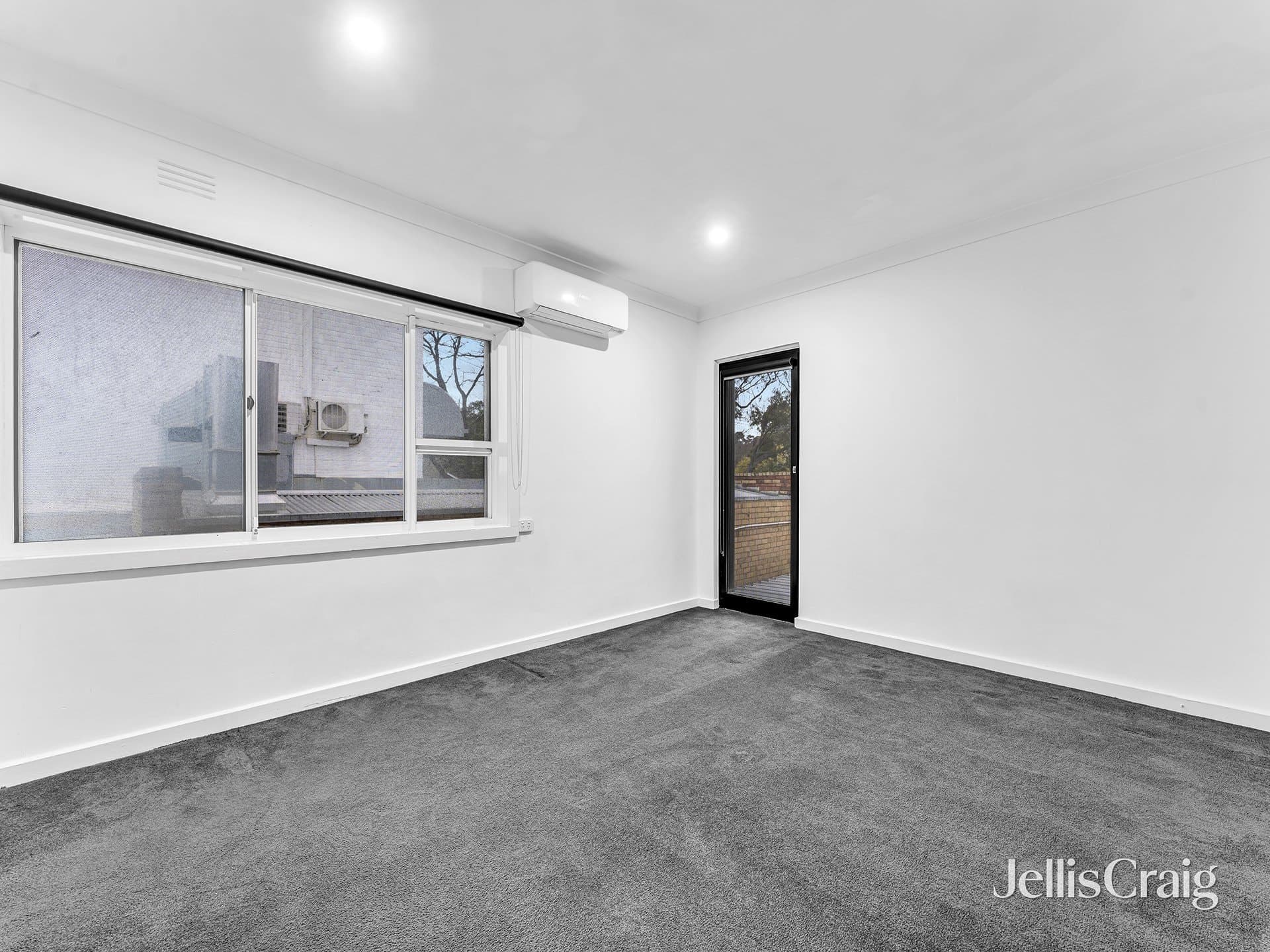 2/215 High Street Road, Ashwood, Ashwood - Thumbnail 2