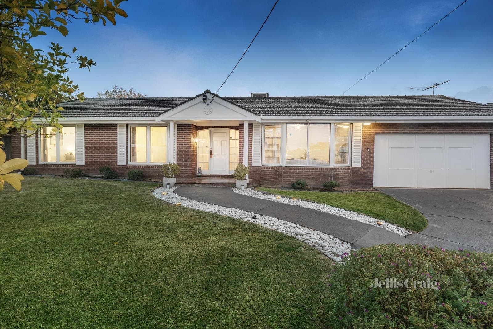 2 Clovelly Court, Mount Waverley, Mount Waverley - Image 1