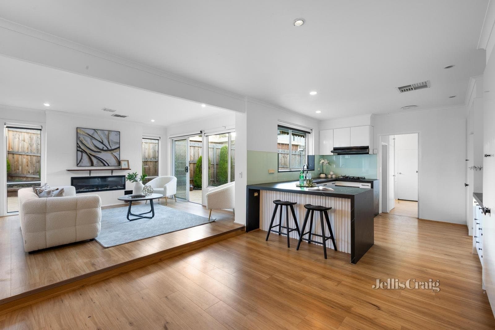 2 Clovelly Court, Mount Waverley, Mount Waverley - Thumbnail 2