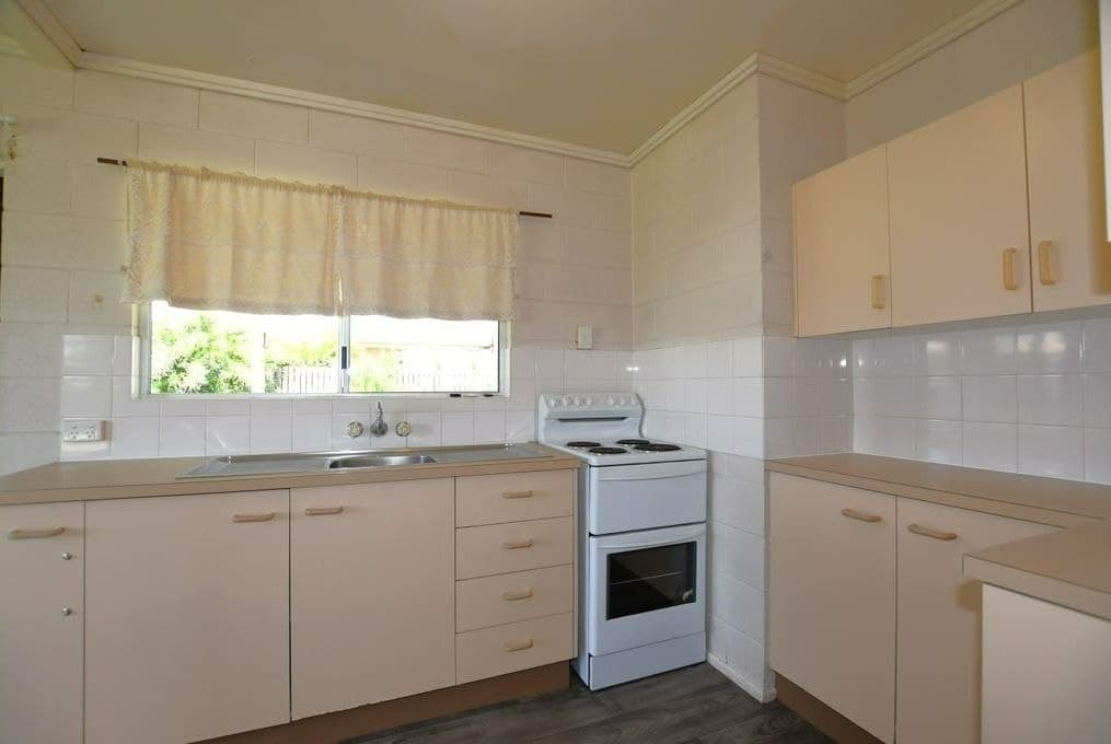 39 MCLACHLAN DR, AVENELL HEIGHTS, QLD 4670, Avenell Heights - Thumbnail 4