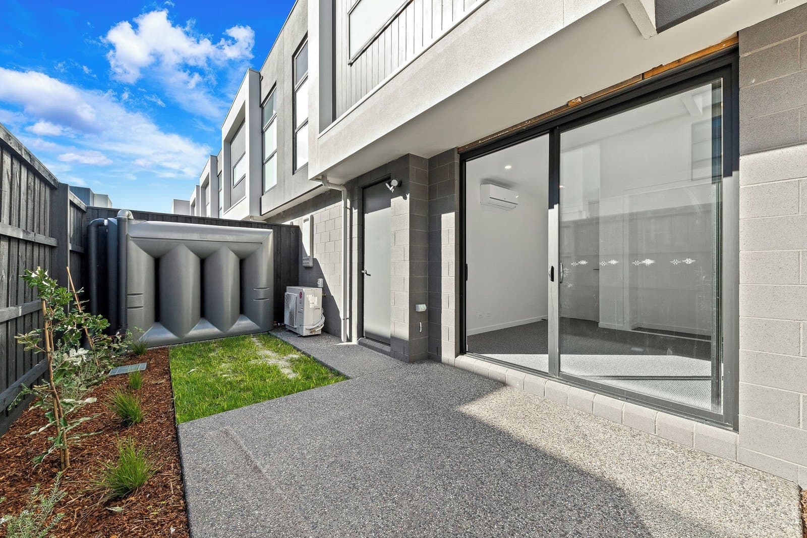80 Laura Street, ASPENDALE, Aspendale - Thumbnail 2