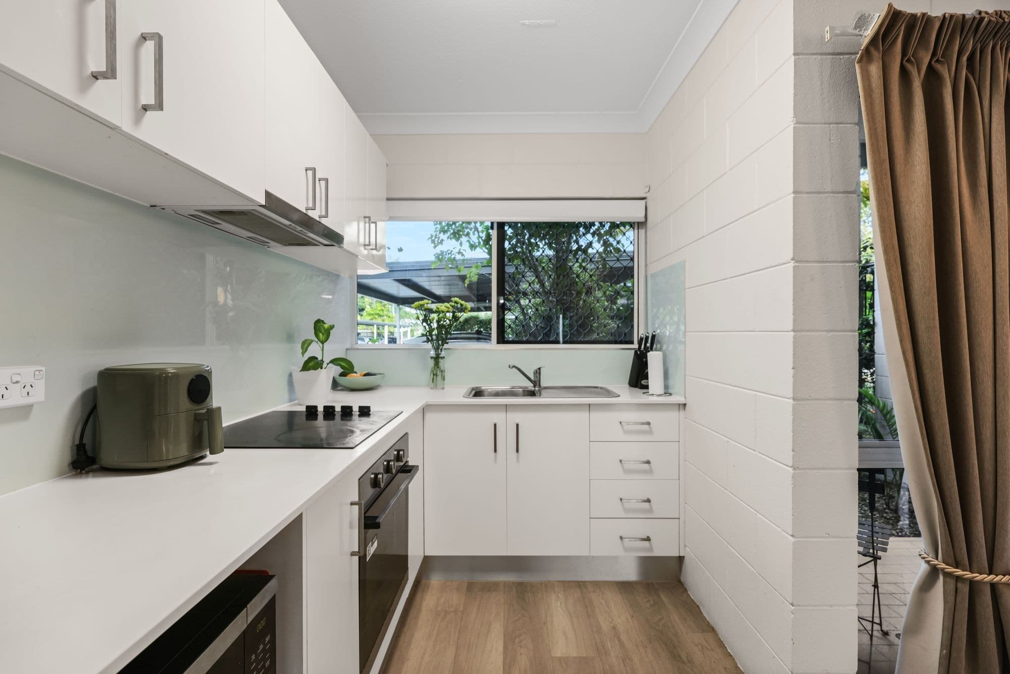 20/192-196 Mann Street, Westcourt - Thumbnail 2