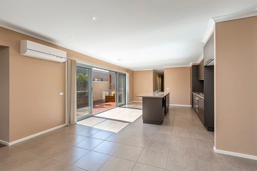 12 Eamon Walk, WILLIAMS LANDING, VIC 3027, Williams Landing - Thumbnail 2