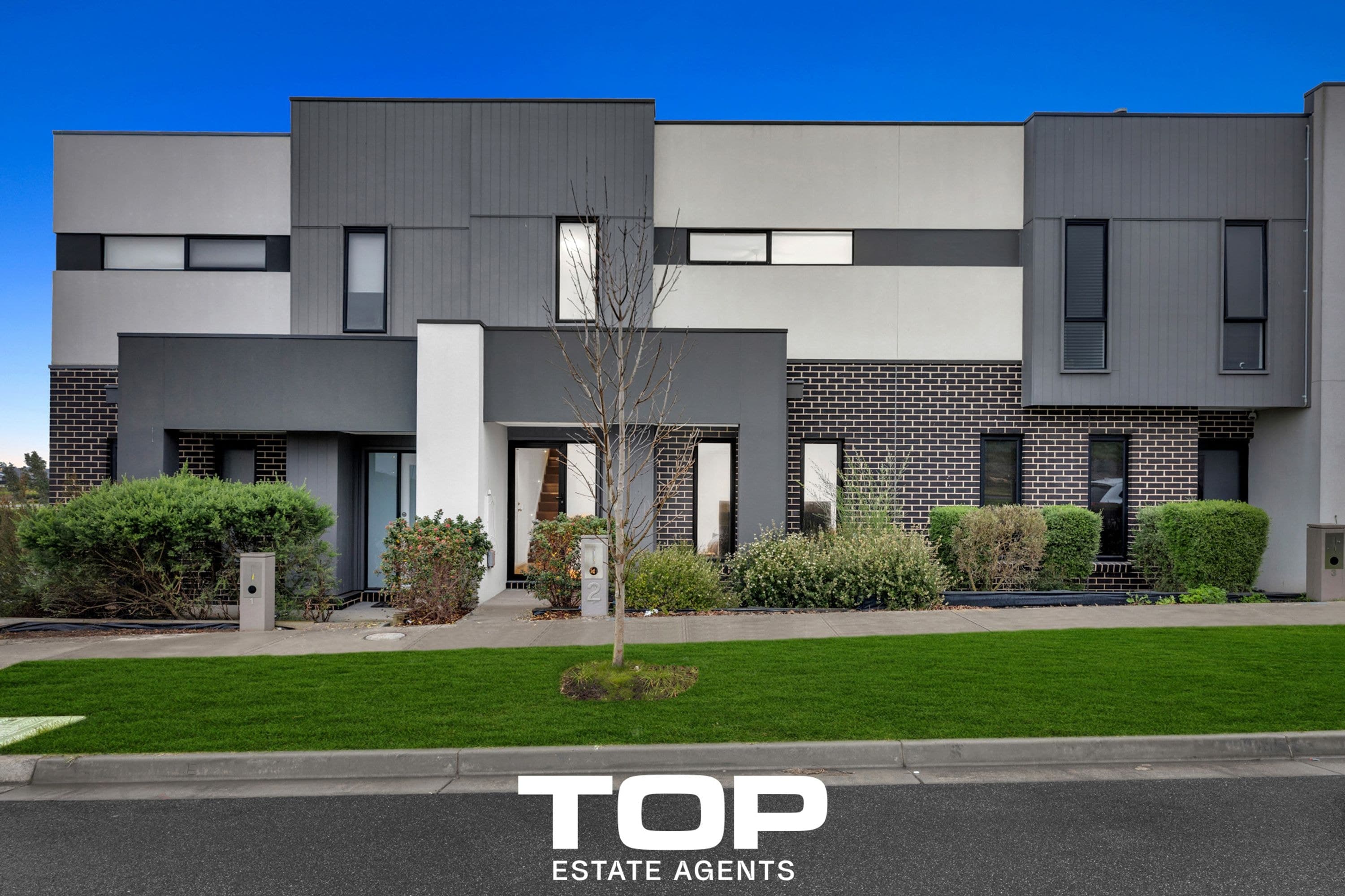 2 Talmalmo Lane, Clyde North - Thumbnail 2