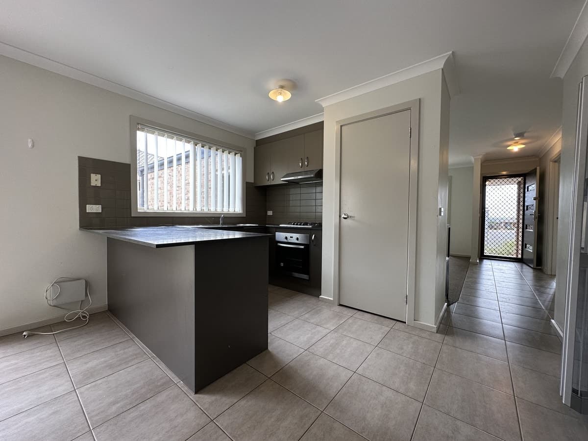 27 College Square, BACCHUS MARSH VIC 3340, Bacchus Marsh - Thumbnail 2