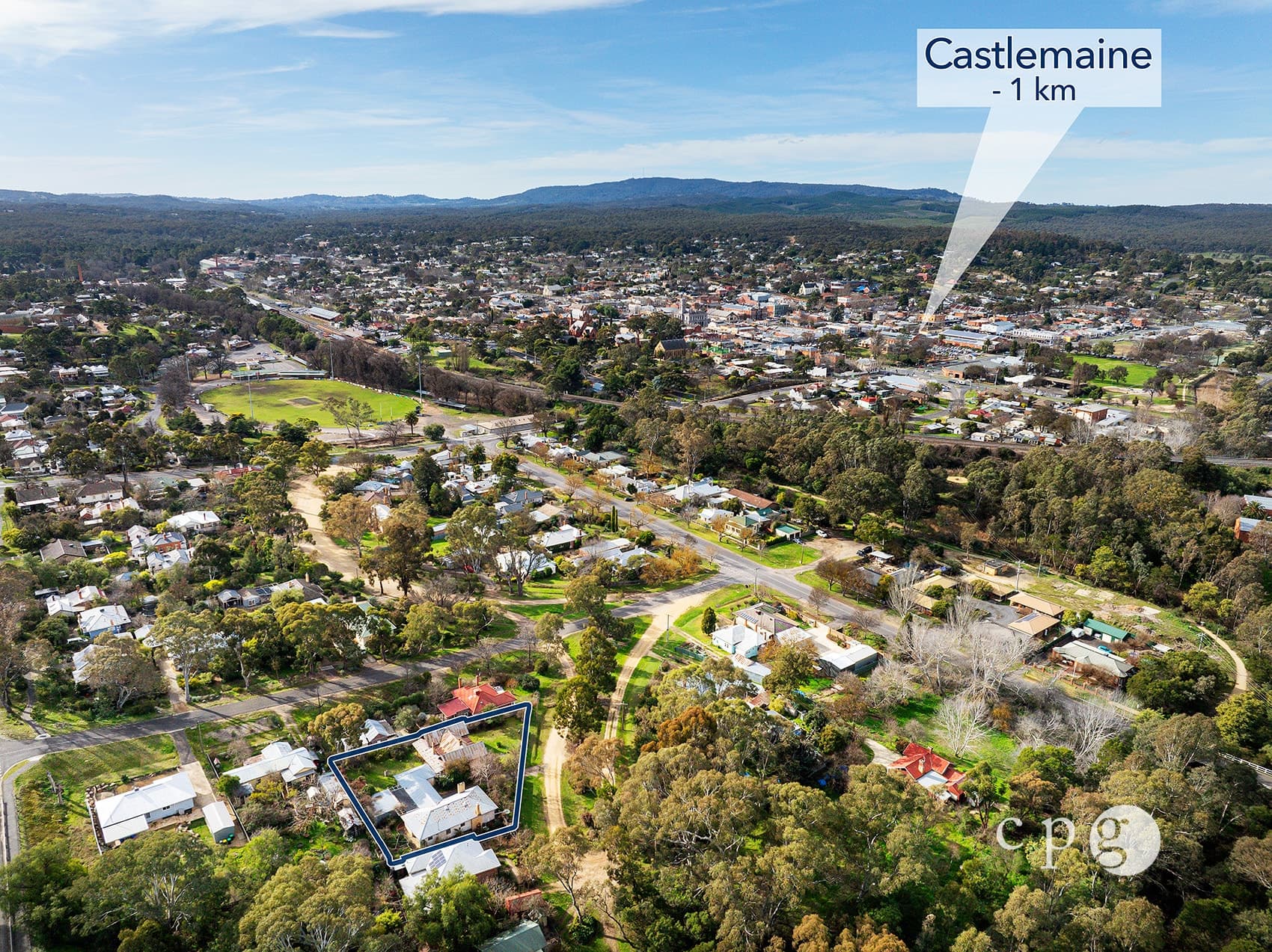 4 Camp Crescent, CASTLEMAINE, VIC 3450, Castlemaine - Thumbnail 2