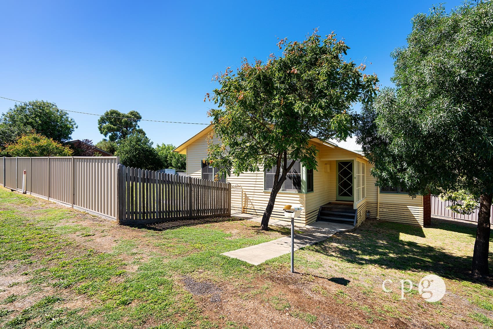 4 Roberts Avenue, CASTLEMAINE, VIC 3450, Castlemaine - Image 1