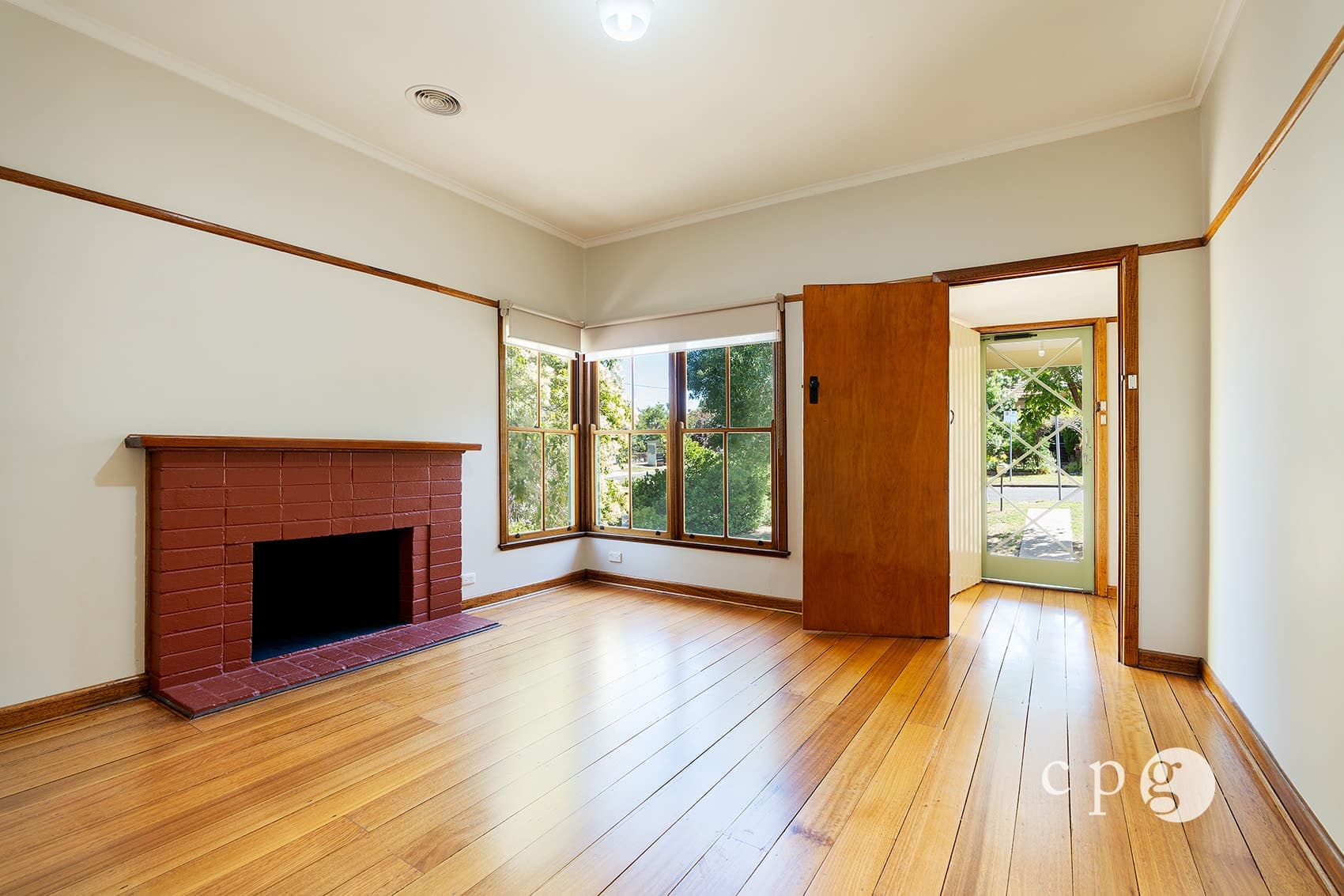 4 Roberts Avenue, CASTLEMAINE, VIC 3450, Castlemaine - Thumbnail 2