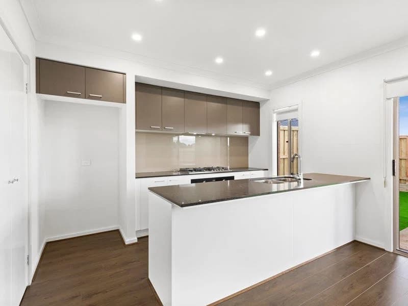 33 Beaumont Avenue,CHARLEMONT, Charlemont - Thumbnail 3