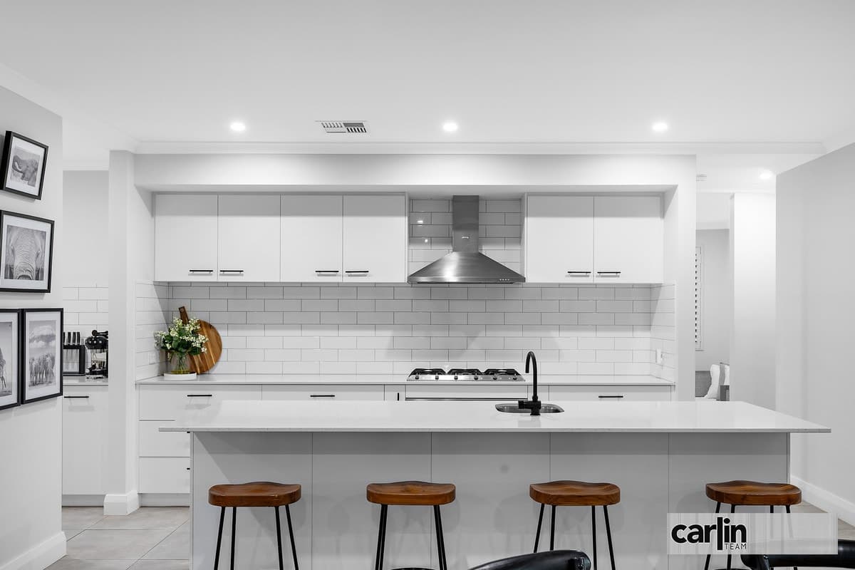 19 Swindale Avenue, HILBERT, Hilbert - Thumbnail 2