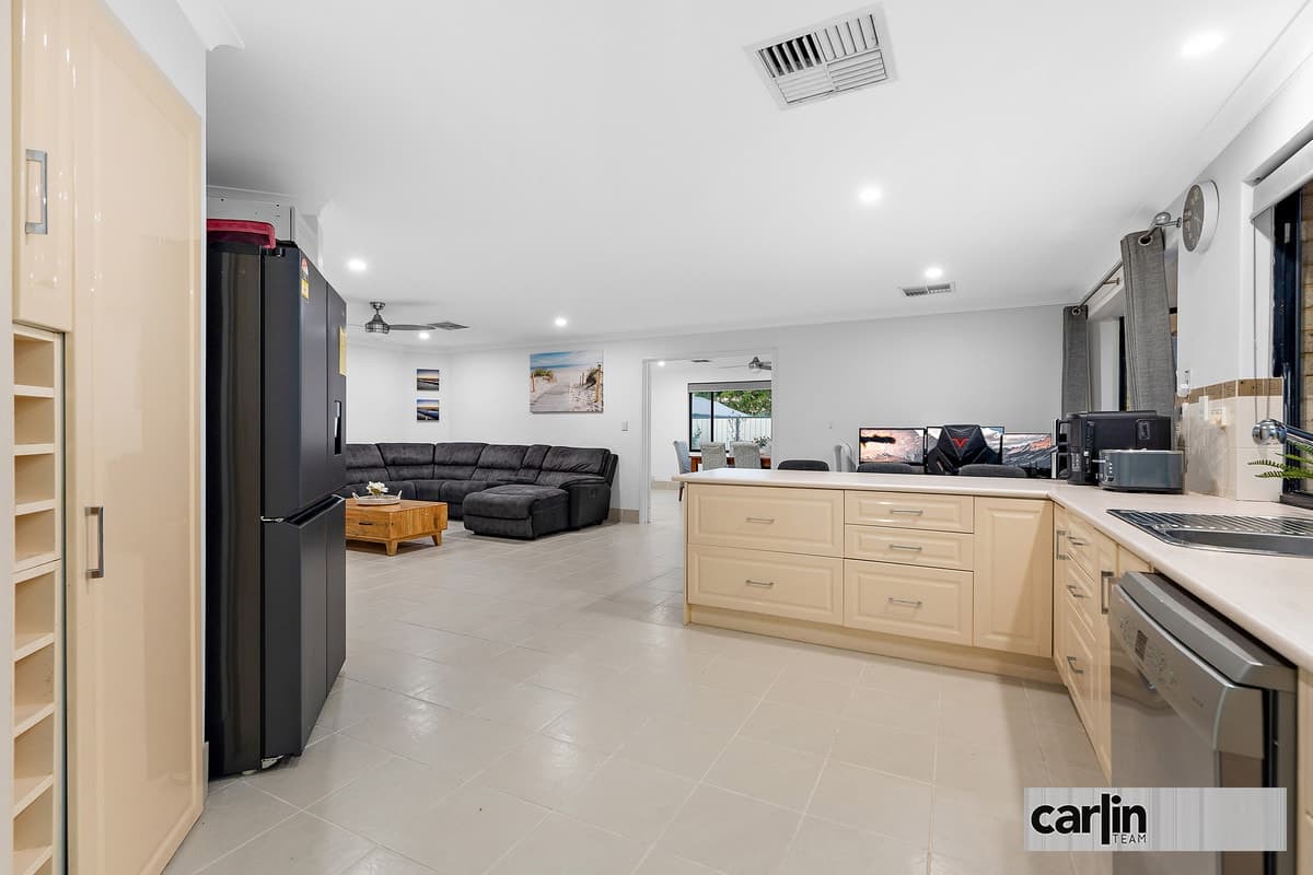 24 Whiteman Crescent, BERTRAM, Bertram - Thumbnail 2