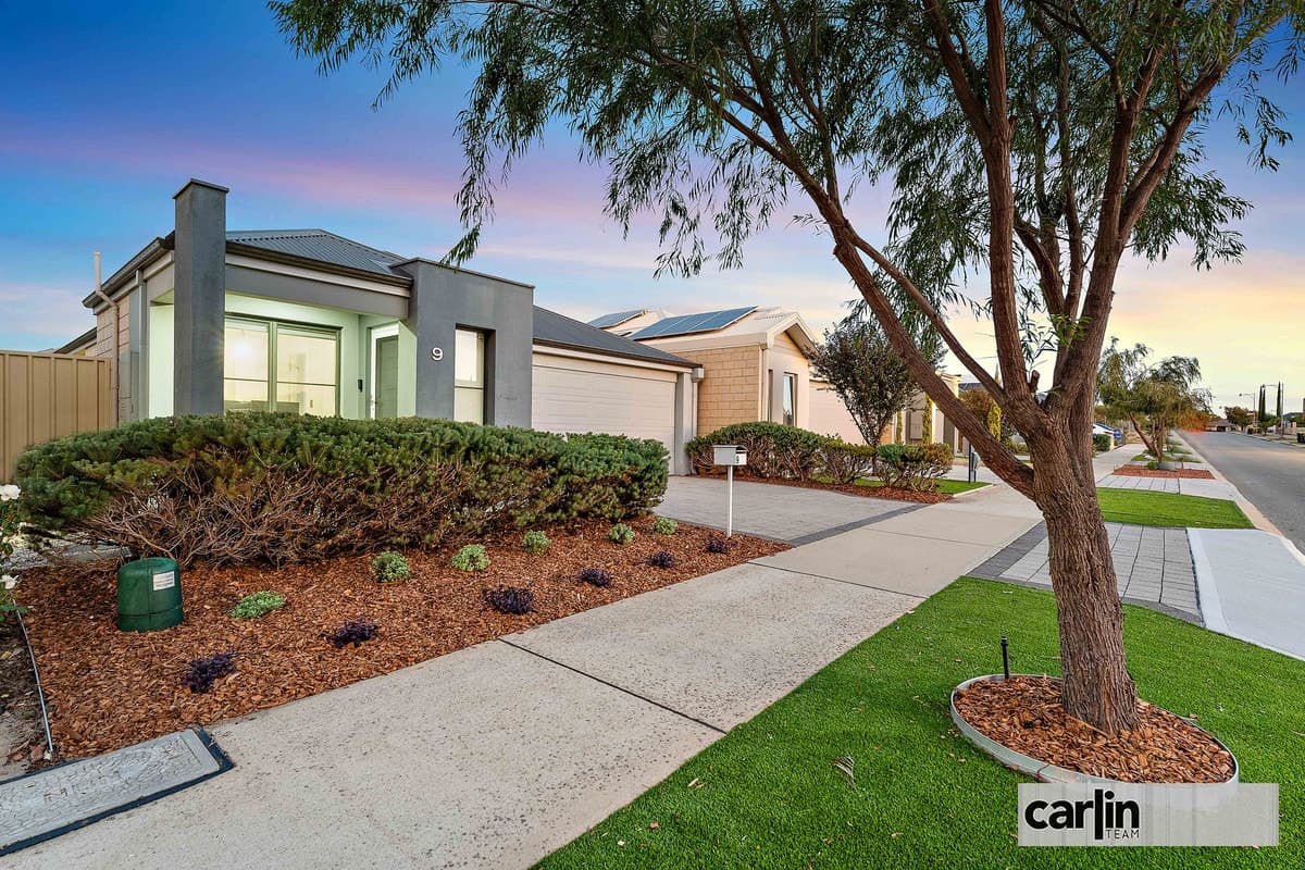 9 Irvine Parade, HAMMOND PARK, Hammond Park - Image 1