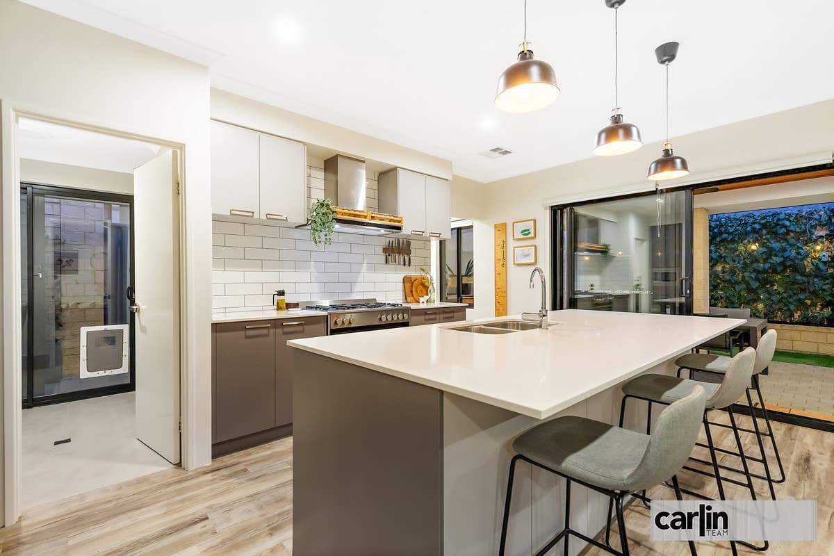 17 Mcphee Road, HAMMOND PARK, Hammond Park - Thumbnail 3