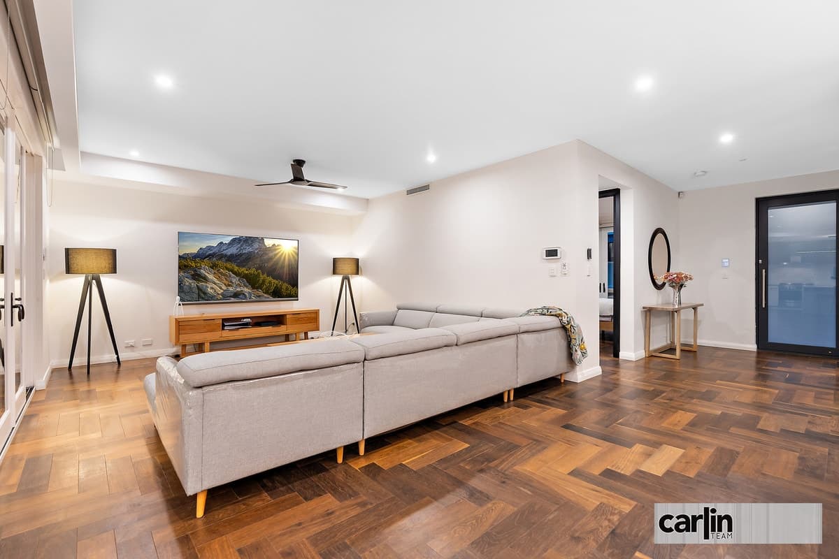24b Leverburgh Street, ARDROSS, Ardross - Thumbnail 3