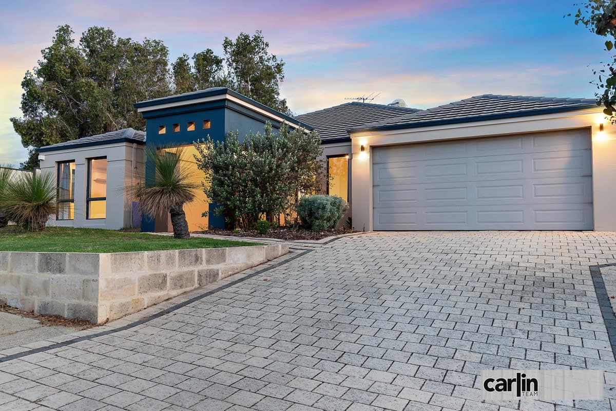 1 Plumwood Avenue, HAMMOND PARK, Hammond Park - Image 1