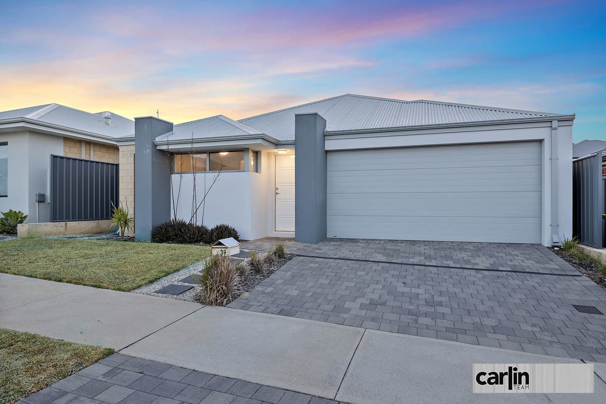 39 Melbourne Loop, HAMMOND PARK, Hammond Park - Image 1