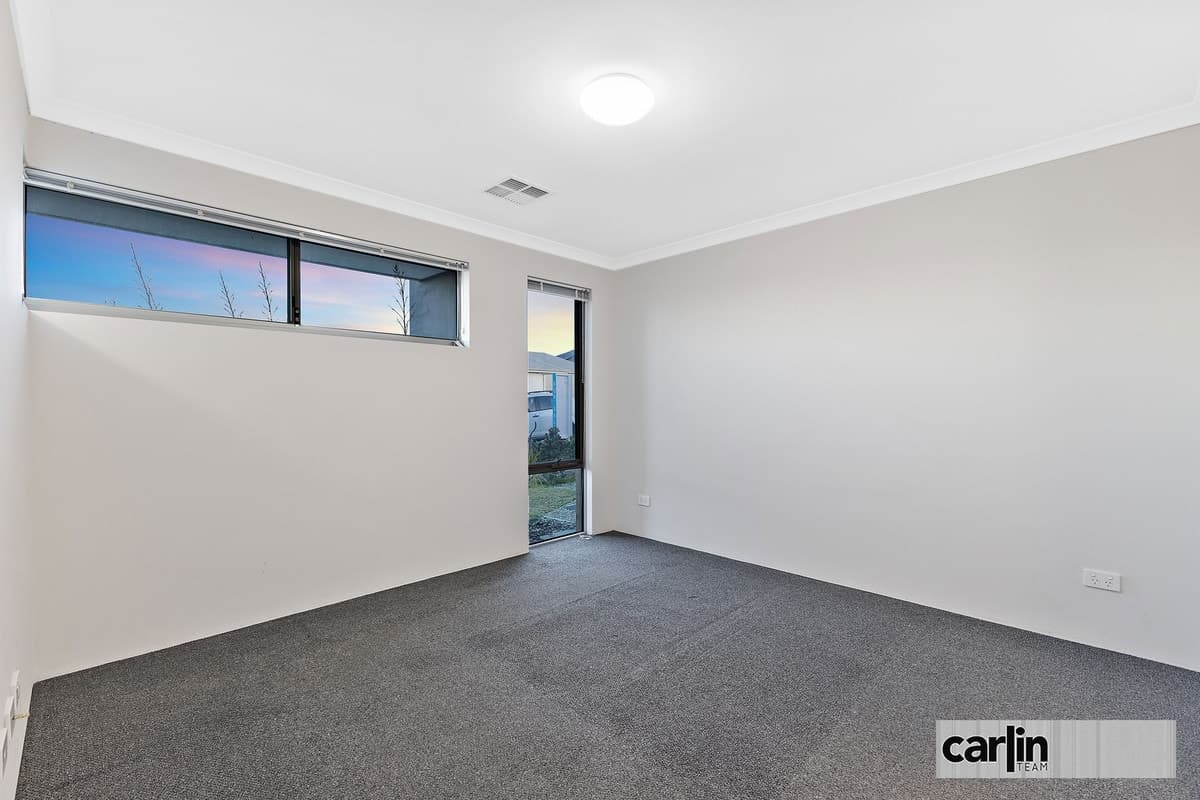 39 Melbourne Loop, HAMMOND PARK, Hammond Park - Thumbnail 2
