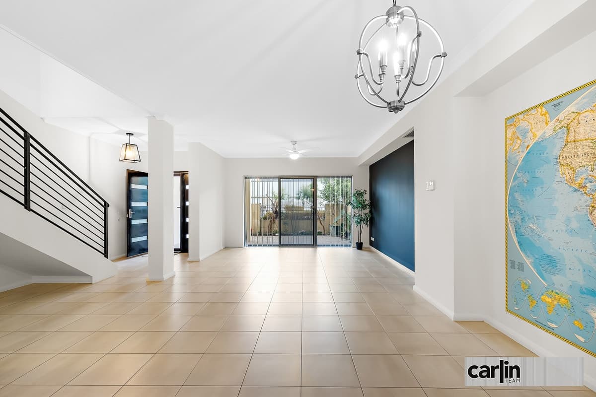 2/65 Baler Court, HAMMOND PARK, Hammond Park - Thumbnail 2