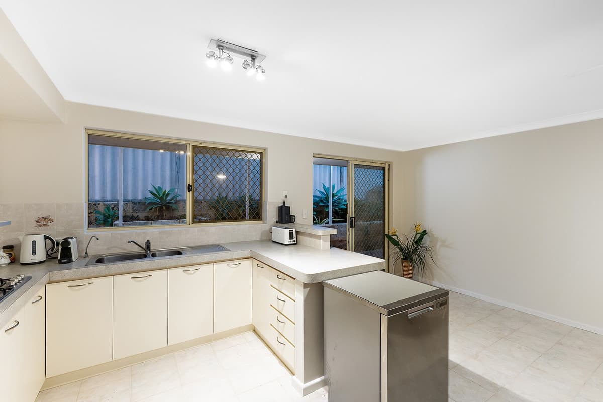 8/104 Forrest Road, HAMILTON HILL, Hamilton Hill - Thumbnail 3