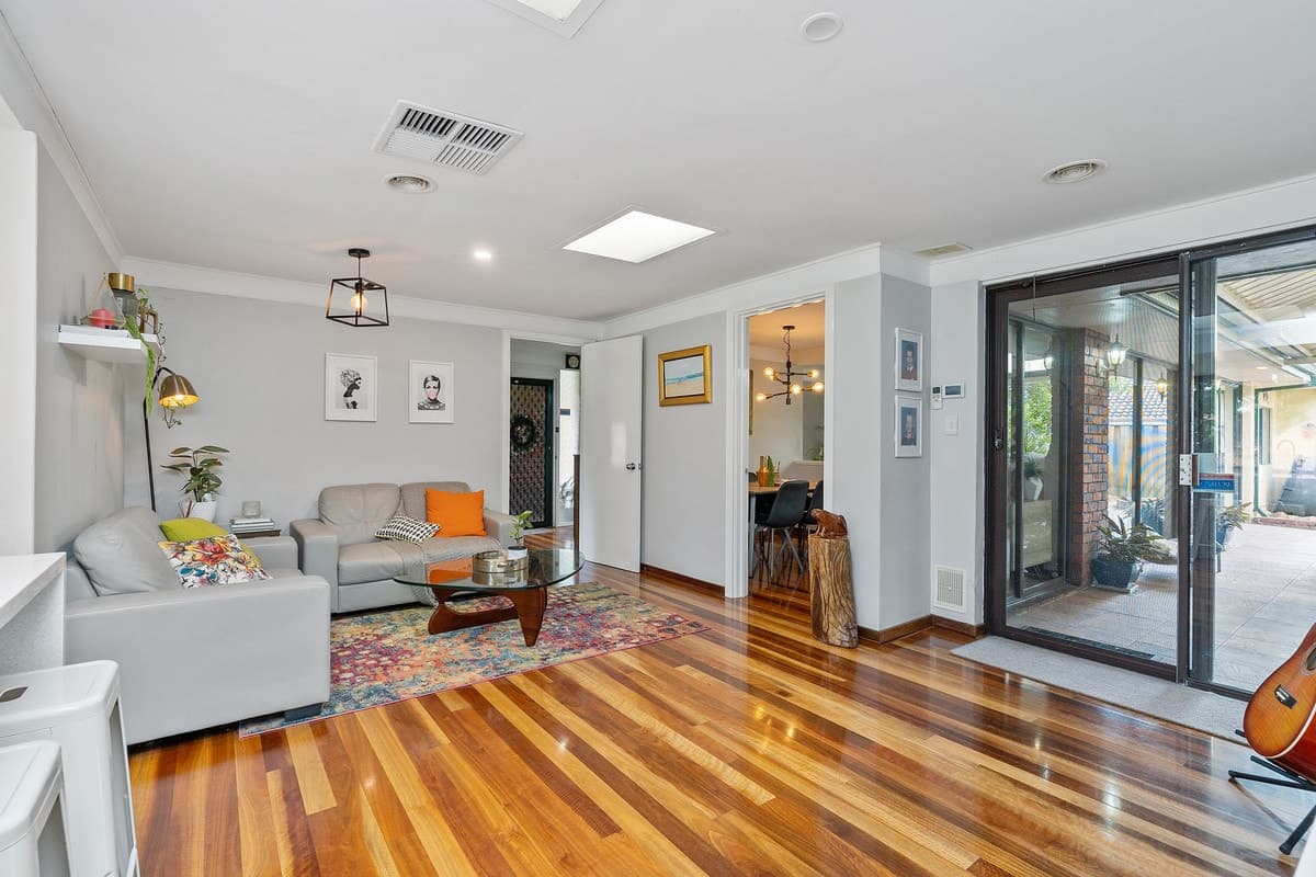 30 Grenadier Drive, THORNLIE WA 6108, Thornlie - Thumbnail 2