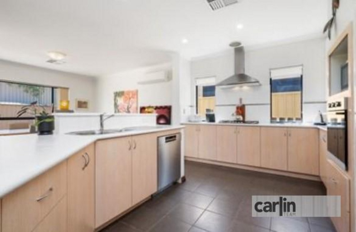 16 Honeyeater Street, BEELIAR, Beeliar - Thumbnail 2