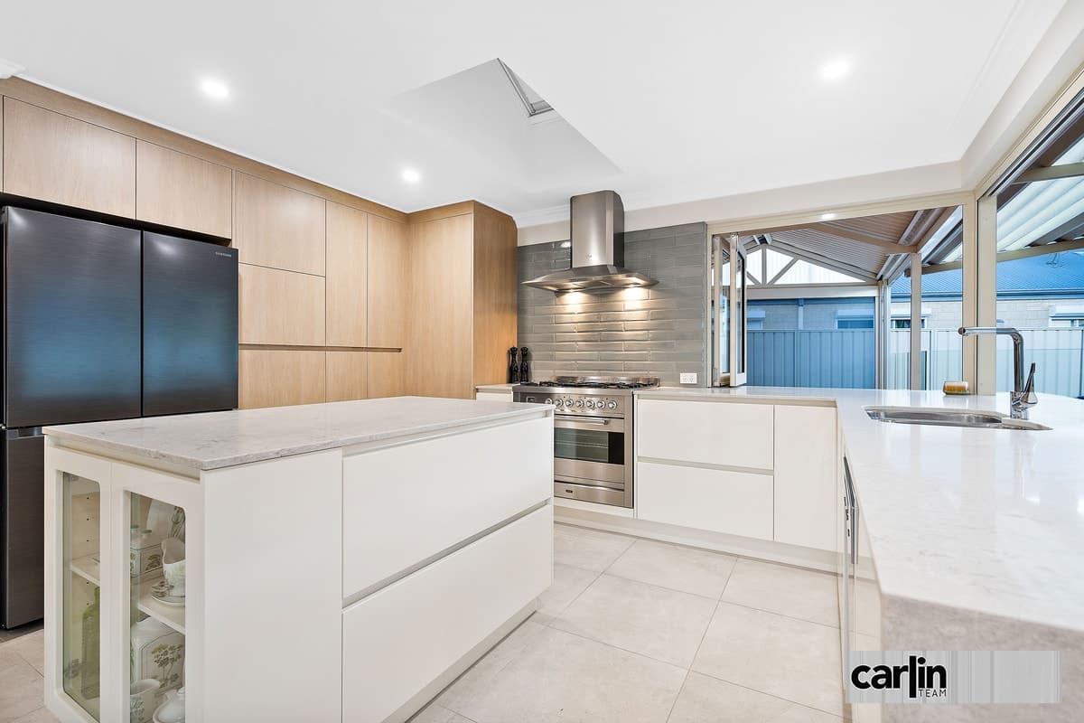 9 Stowe Court, CANNING VALE, Canning Vale - Thumbnail 2