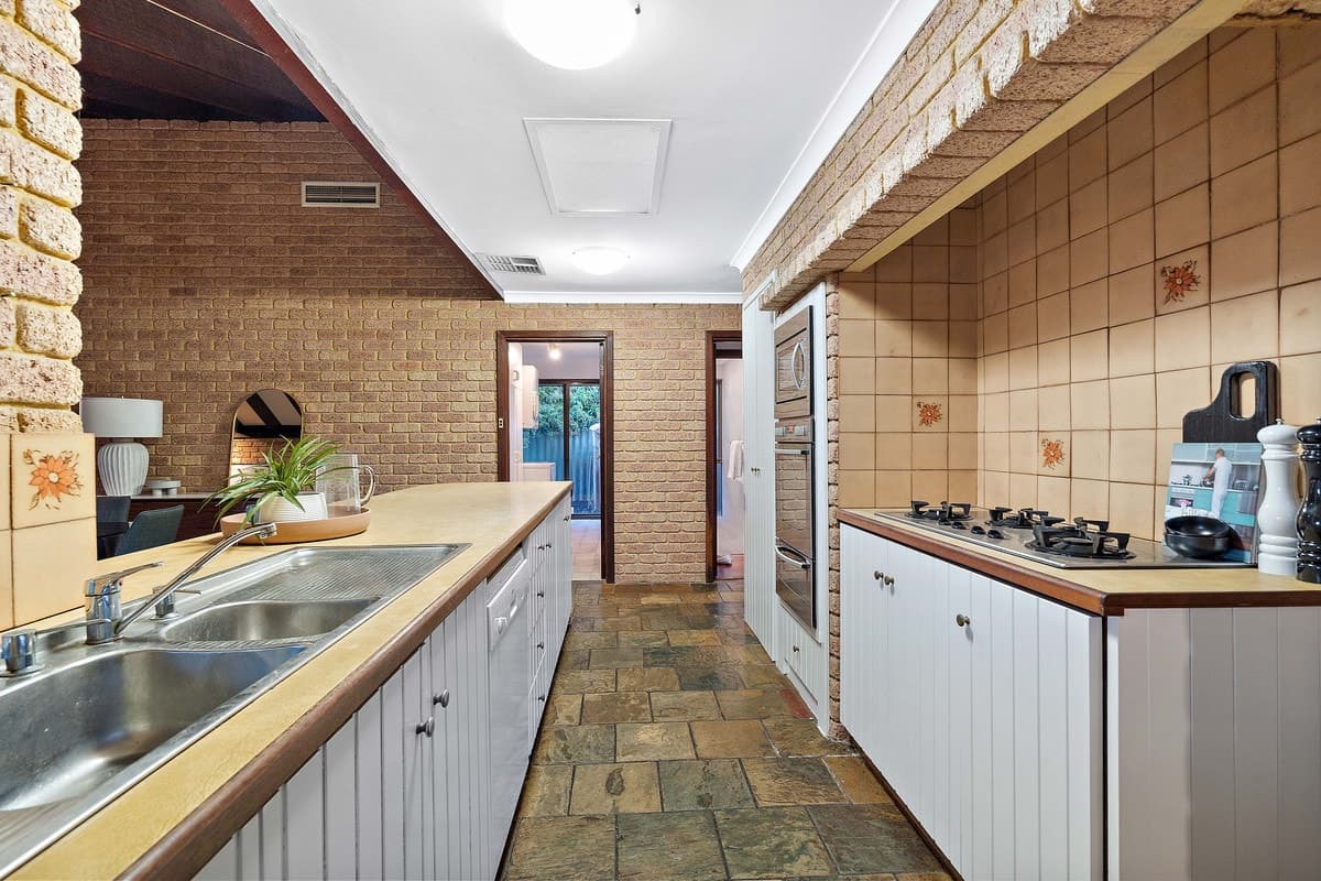 40 Matthew Avenue, LEEMING, Leeming - Thumbnail 2