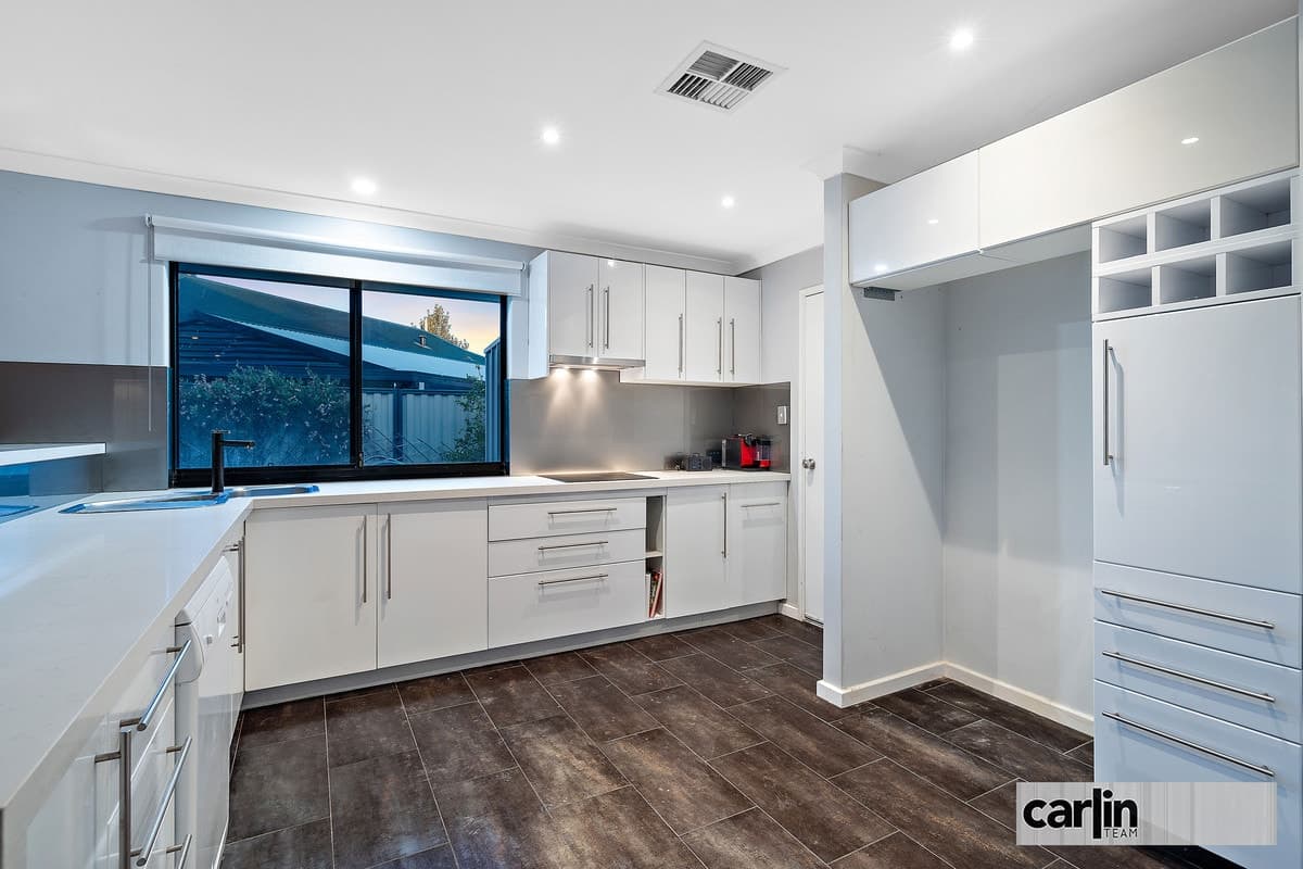 17 Araluen Bend, AUBIN GROVE, Aubin Grove - Thumbnail 2