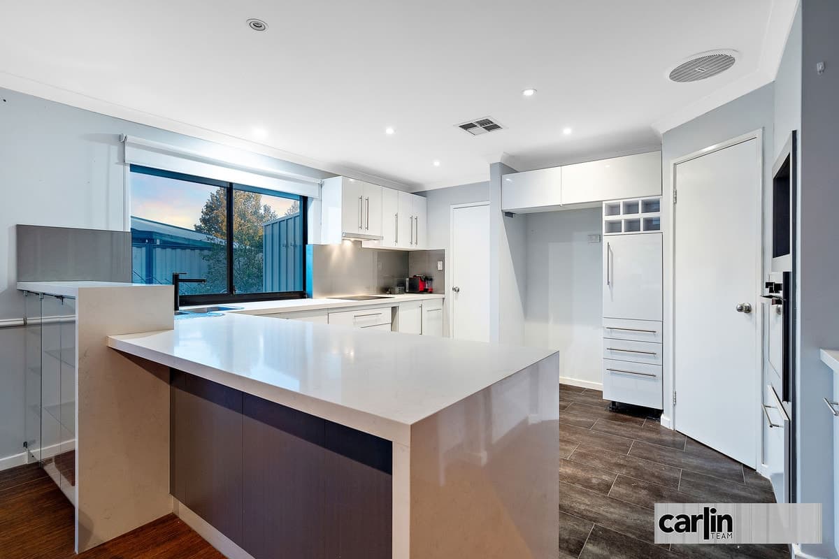 17 Araluen Bend, AUBIN GROVE, Aubin Grove - Thumbnail 3