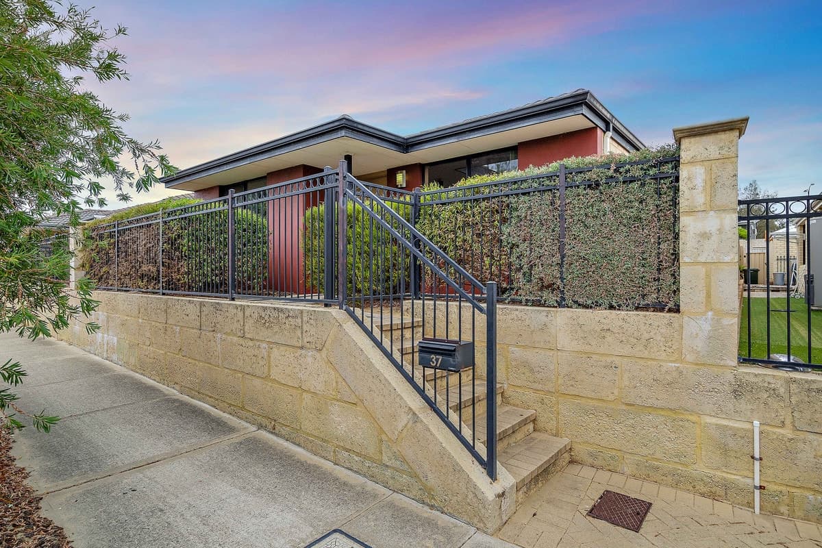 37 Silverline Bend, BERTRAM, Bertram - Image 1