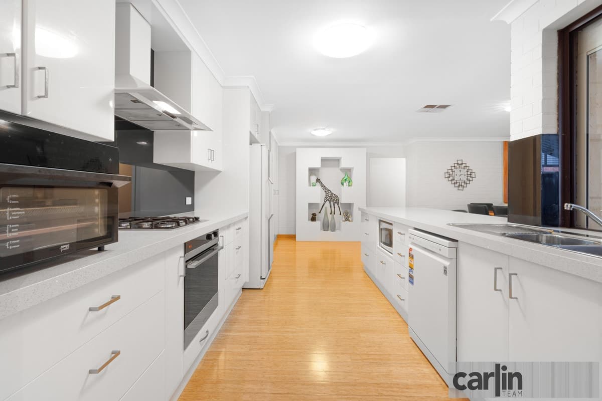 21 San Miguel Drive, LEEMING, Leeming - Thumbnail 2