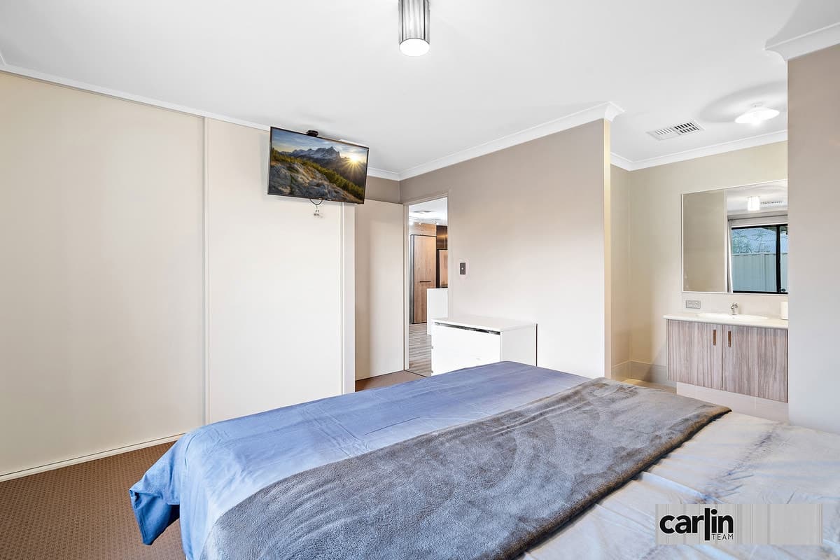33 Gorringe Street, HAMMOND PARK, Hammond Park - Thumbnail 3