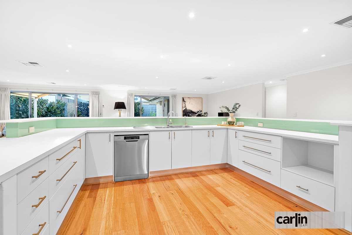 10 Longwood Bend, AUBIN GROVE, Aubin Grove - Thumbnail 2