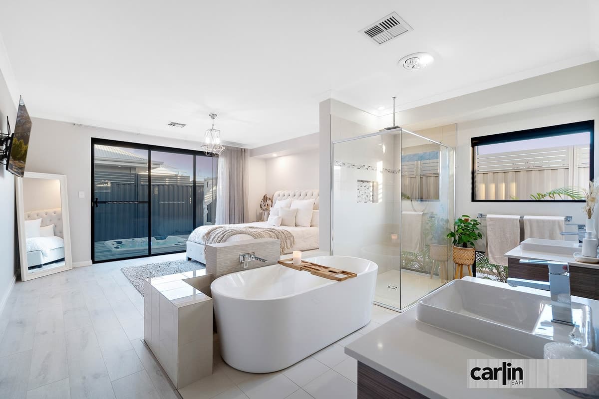 8 Napoli Drive, HAMMOND PARK, Hammond Park - Image 1
