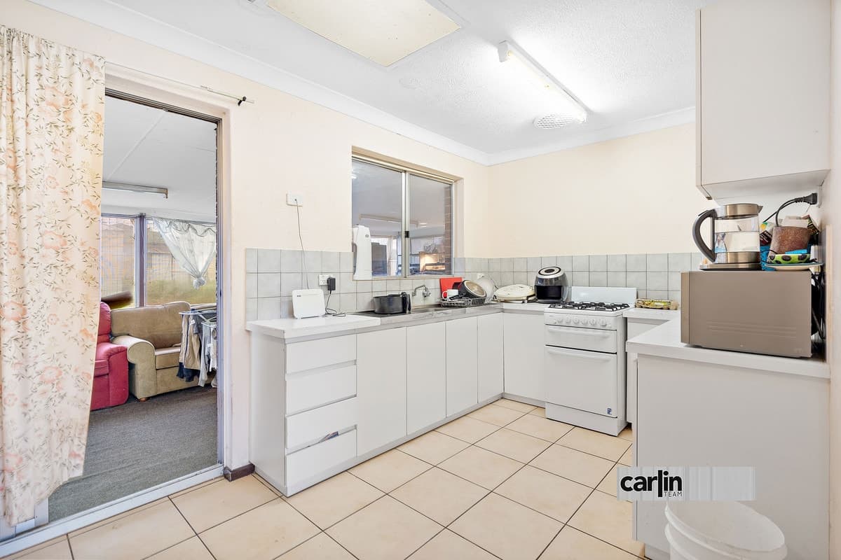 8 Sculptor Close, ROCKINGHAM, Rockingham - Thumbnail 3