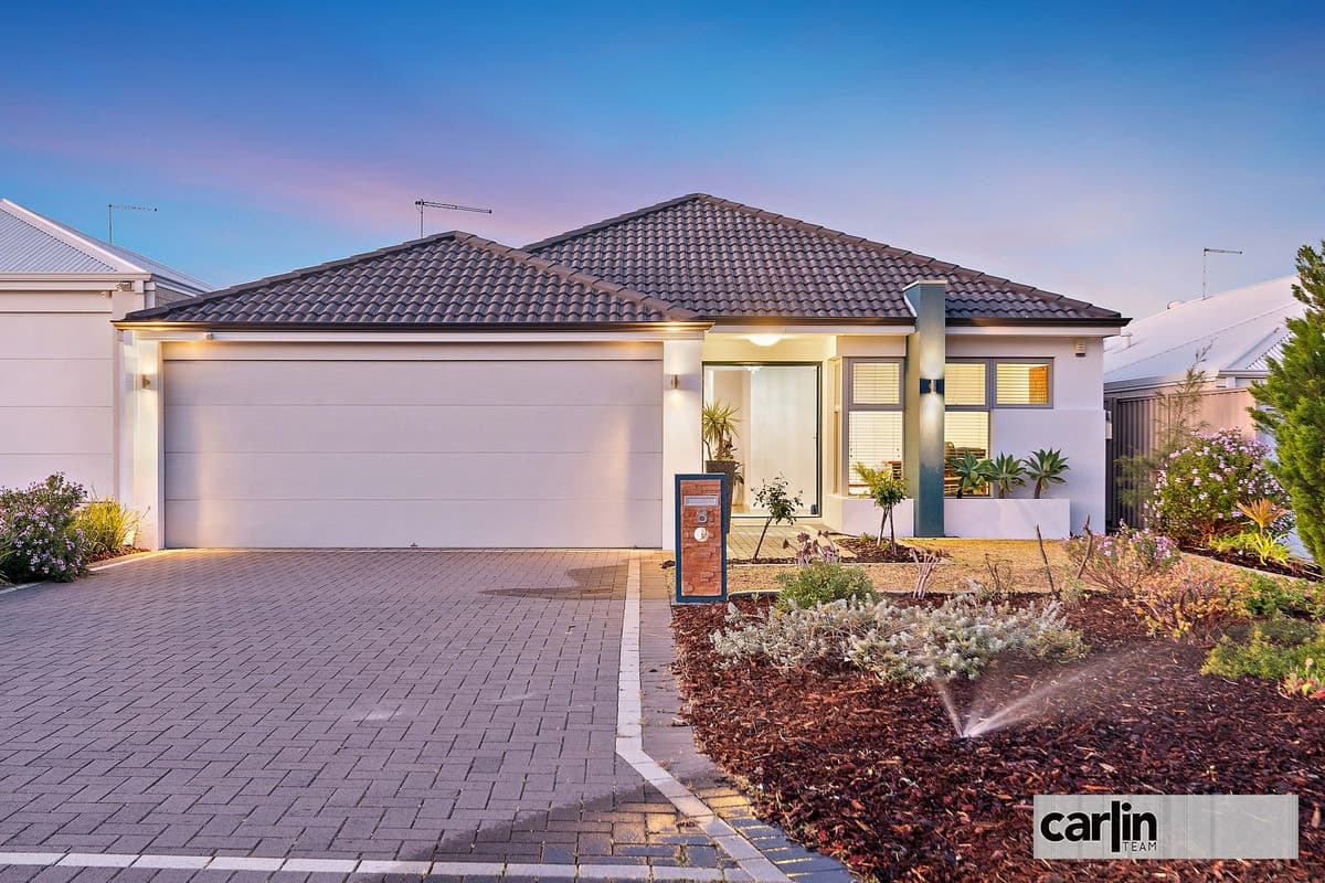 8 Howe Street, BEELIAR, Beeliar - Image 1