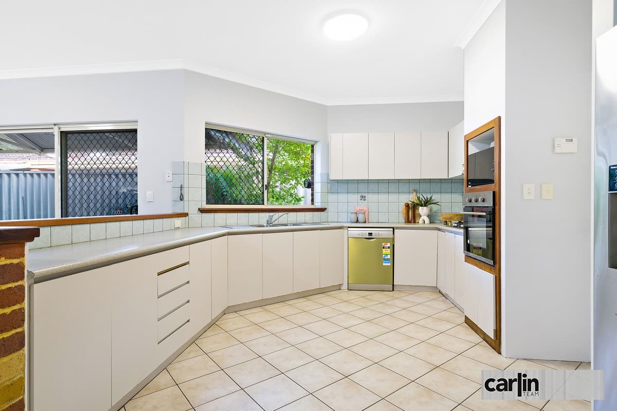 24 Aylesbury Close, JANDAKOT, Jandakot - Thumbnail 2