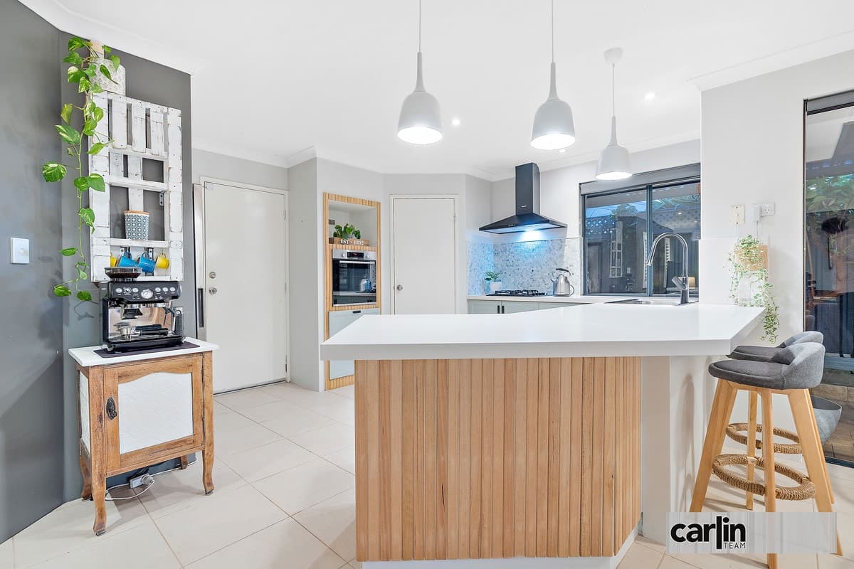 14 Murrumbidgee Drive, HAMMOND PARK, Hammond Park - Thumbnail 2
