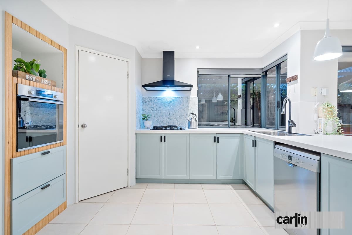 14 Murrumbidgee Drive, HAMMOND PARK, Hammond Park - Thumbnail 3